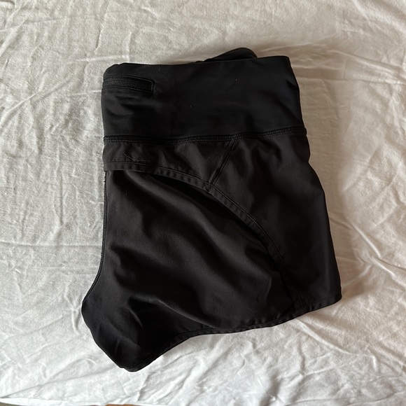 Lululemon speed short size 6 - Picture 2 of 3